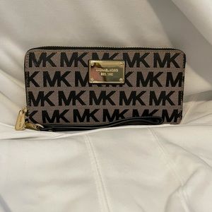 Michael Kors Jet set trifold wallet
